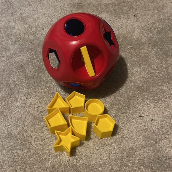 Tupperware shape ball - Picture 3 of 3